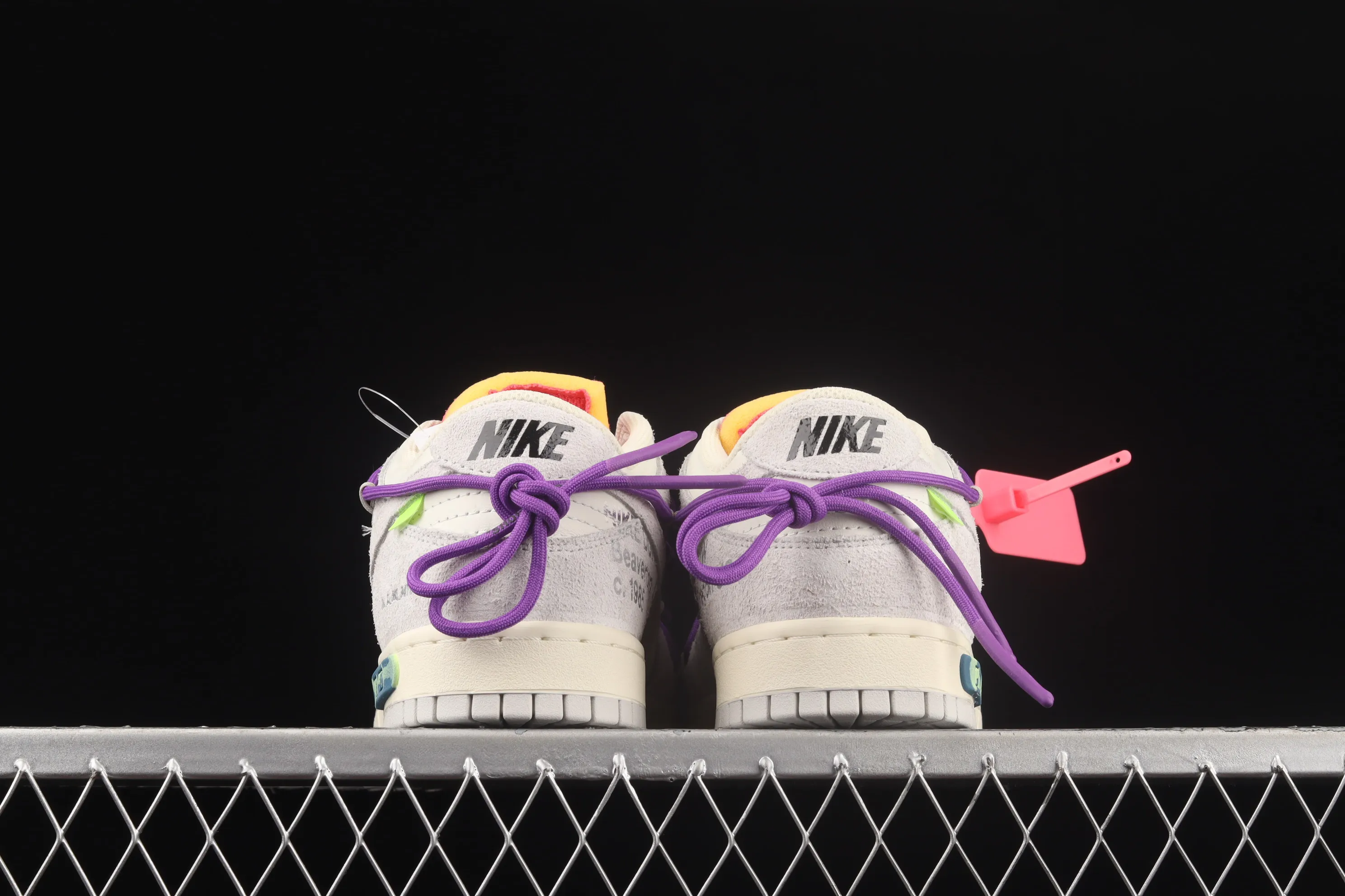 All Categories Nk SB Dunk Series Nk SB Dunk Low Low-top Sneakers #ZG Version OF x Nk Dunk Low OW Suede SB Smashed Backboard Fashion Casual Sneakers DJ0950-101